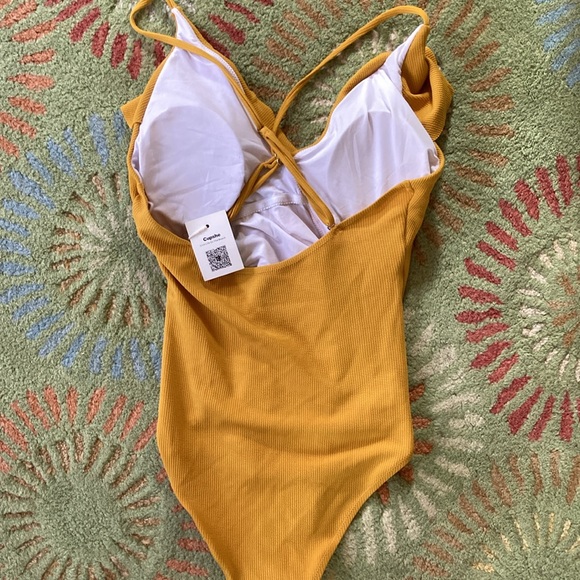 Bathing suit. NWT. Adorable Cupshe yellow , front ruffle & adjustable straps. - Picture 3 of 13